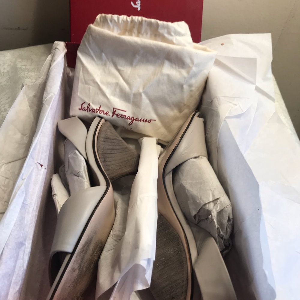 Ferragamo Slingback Sanders-Grey Leather-size6.5 - Picture 8 of 8